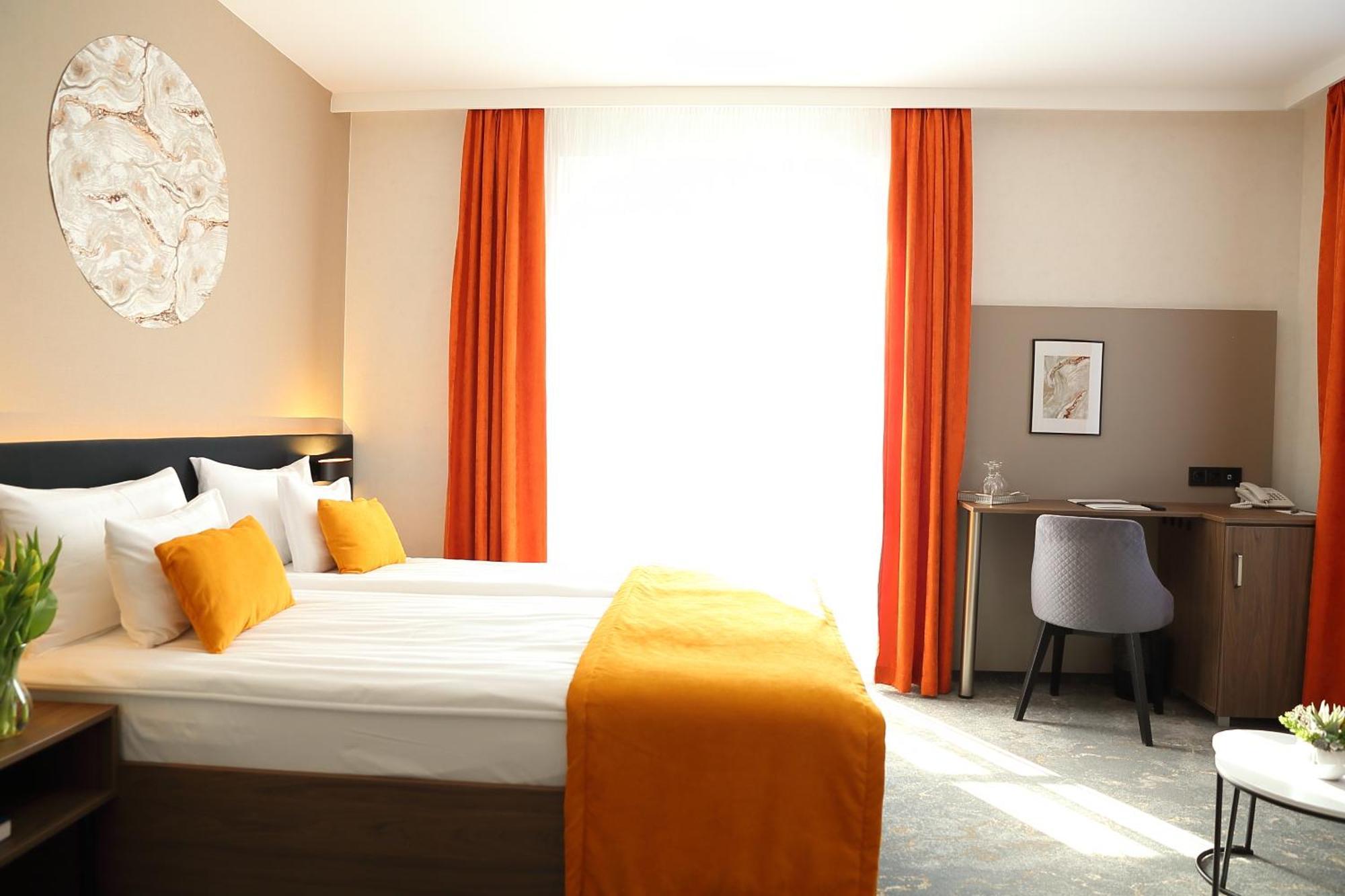 Hotel Crystal Hajdúszoboszló Esterno foto