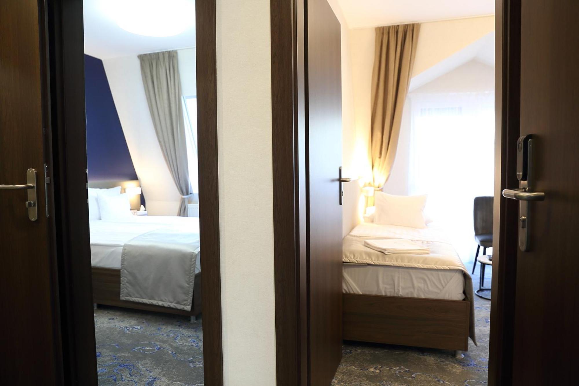 Hotel Crystal Hajdúszoboszló Esterno foto